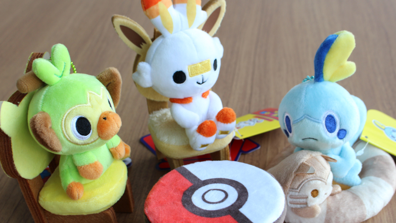 大人気「POKÉMON DOLLS」にサルノリ・ヒバニー・メッソンが仲間入り