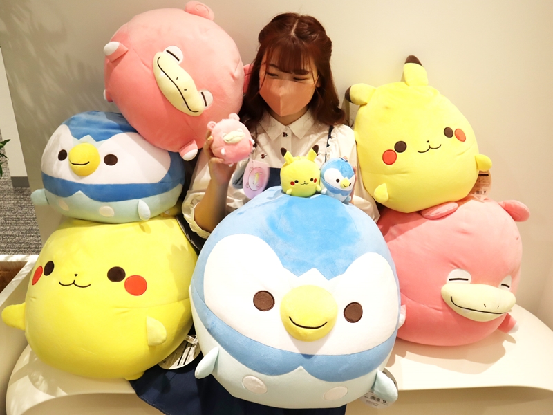 イーブイ ピカチュウ ぬいぐるみ クッション ポケモン 抱き枕 むぎゅむぎゅっとつつまれぬいぐるみ 等身大 ビーズクッション - icaten