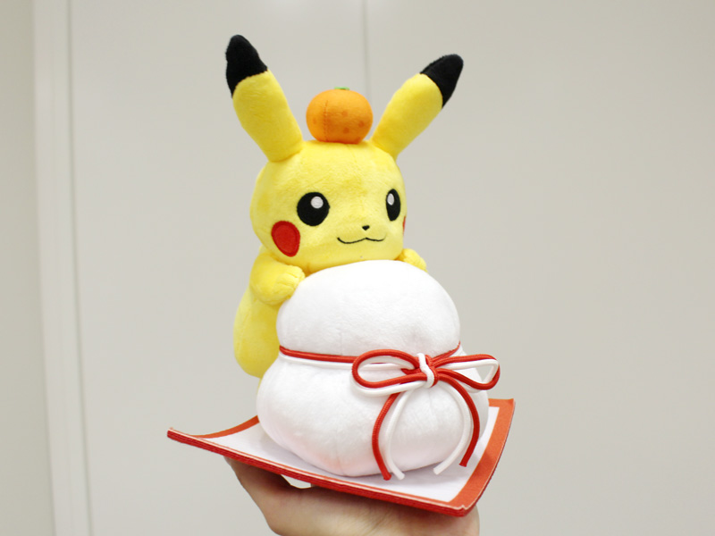 ポケモンたちと新年を迎えよう ピカチュウと鏡餅のぬいぐるみや重箱などのお正月アイテムが登場 11 22 金 発売 ポケモンだいすきクラブ