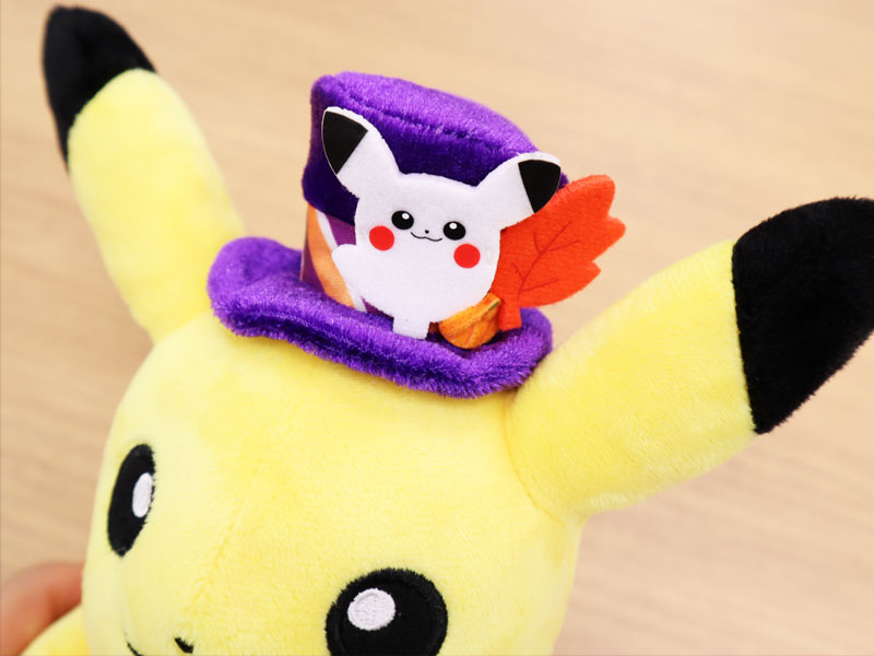 ハロウィンの晩餐会を楽しんでいるポケモンたちが描かれた